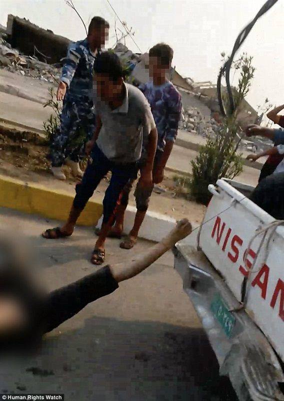 بالصور/ شاهد أحدث طرق داعش لإعدام ضحاياه