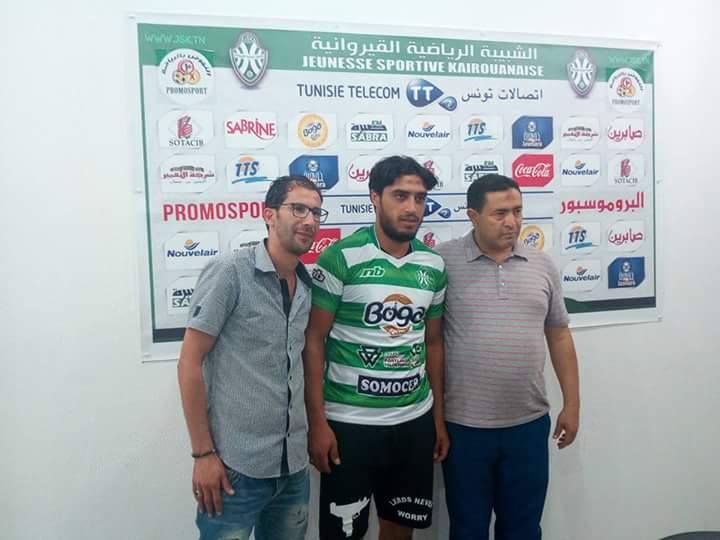 بالصور / اللاعب سليم باشا يُمضي عقدا بموسم مع الشبيبة القيروانية