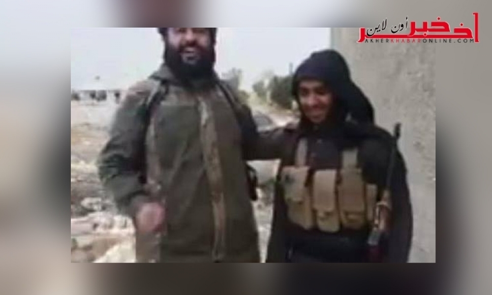 فيديو لداعشي يُرسل شابا صغيرا للقيام بعملية انتحارية يُثير السخط