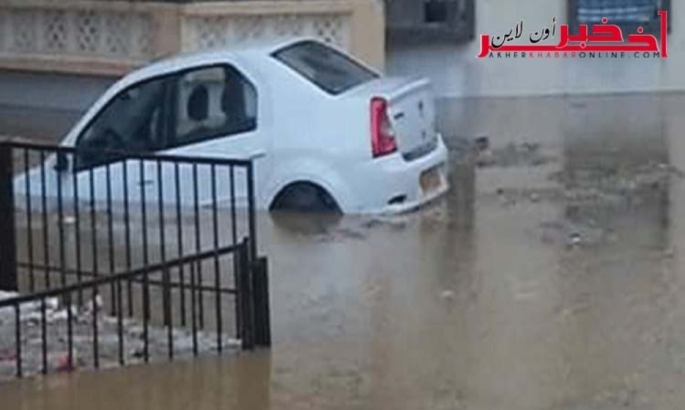طوارئ في الجزائر بسبب الأمطار :  قوارب صيد كادت تغرق ، دعائم عمارة سقطت  وغلق طرقات