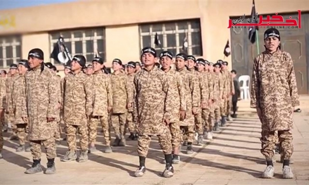 بالفيديو/ طفل جنده "داعش" عنوة يكشف خفايا معسكرات "أشبال الخلافة"