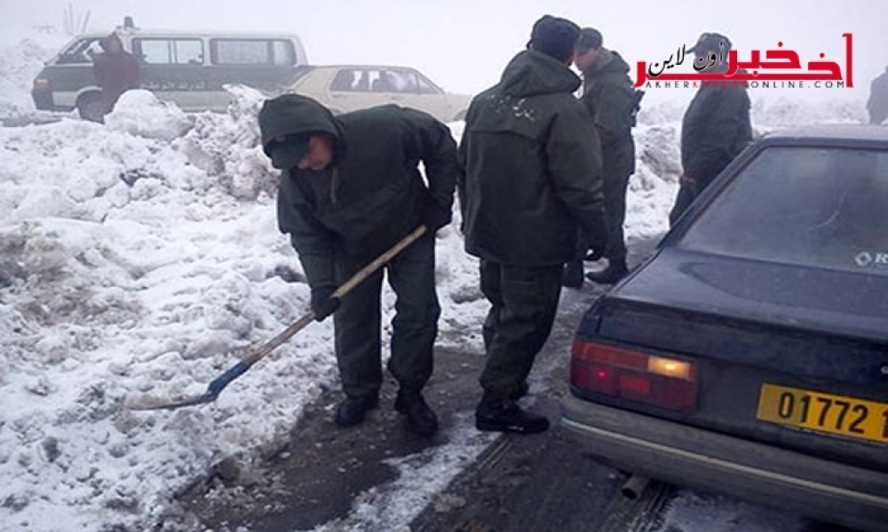 طوارئ في الجزائر بسبب الثلوج / حظر تجوال، الجيش يتدخّل ، قتلى على الحدود التونسيّة ، تأجيل الدّراسة والعمل