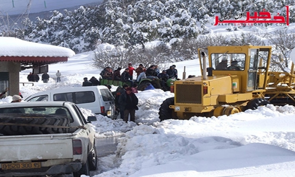  الجزائر / العواصف الثلجية تعزل 600 قرية منذ يومين