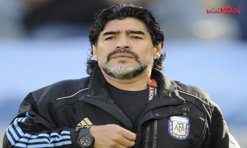 بالفيديو / شاهد  كيف رد الاسطورة ماردونا بعد ان ركله احد الاطفال وهو يستعرض مهاراته