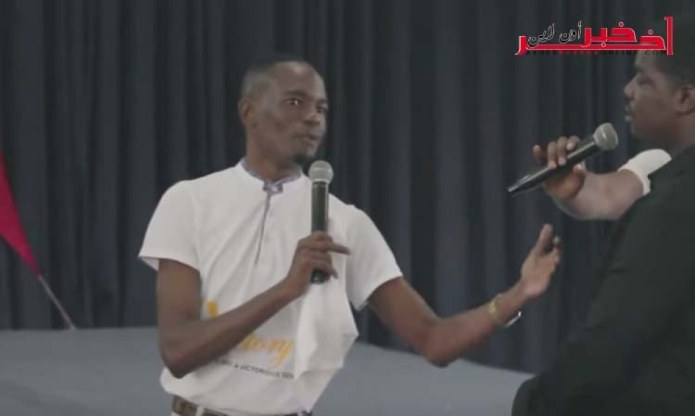 فيديو / رجل دين يزعم أنه لديه رقم هاتف الله... و أنه يتواصل معه و يعلن أنه سيكشف الرقم  بعد غد الأحد