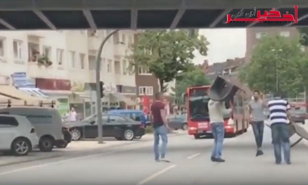 فيديو / تصدّى بمعيّة تونسيّين آخرين  للإماراتي منفّذ هجوم ألمانيا ،  التونسي أيمن زاهري  يتحدّث عن أطوار الواقعة  و يكشف ما قاله الإرهابي عن التونسيّين وهو ينفّذ عمليّته