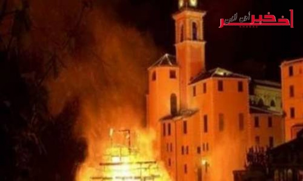 حريق يُدمّر كنيسة خشبيّة تاريخيّة في جمهوريّة التشيك
