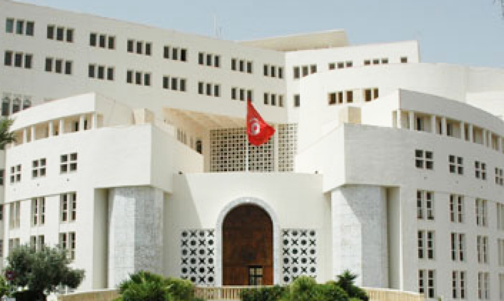 اجتماع للتباحث في ملف التونسيين الذين لزالوا عالقين في الخارج والطلبة الذين انتهت دروسهم في الجامعات الاجنبية
