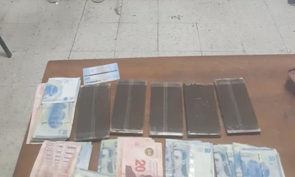  صفاقس الشمالية : من ضمنهم موظف .. تفكيك عصابة اختصت في ترويج المخدرات (صور)