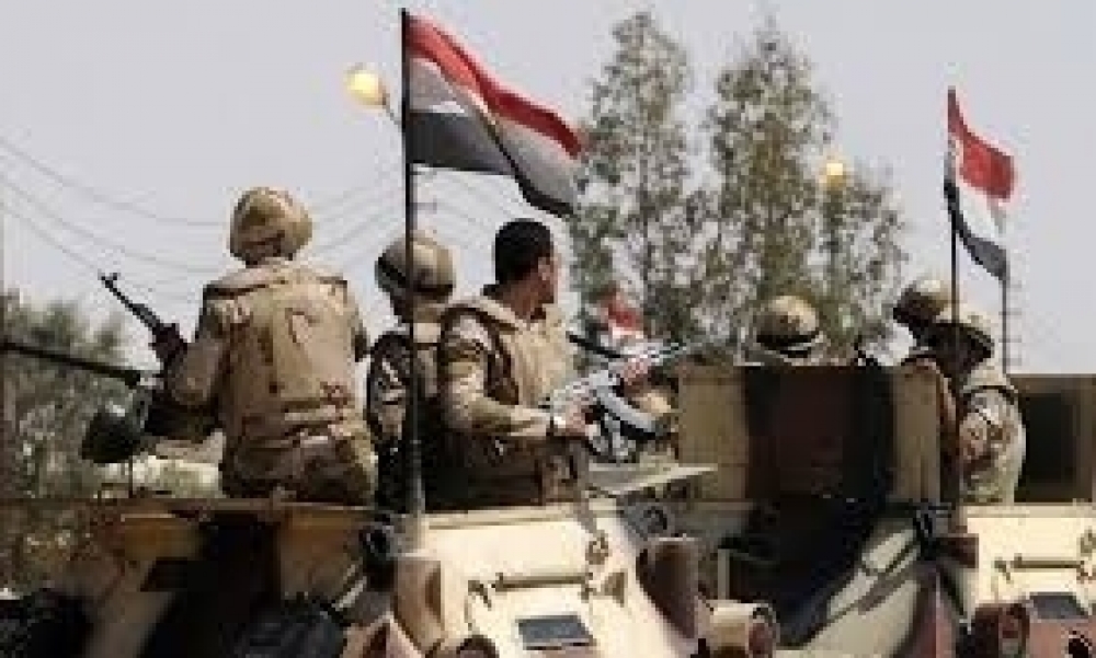 الجيش المصري: مقتل وإصابة 10 عسكريين إثر انفجار عبوة ناسفة في شمال سيناء