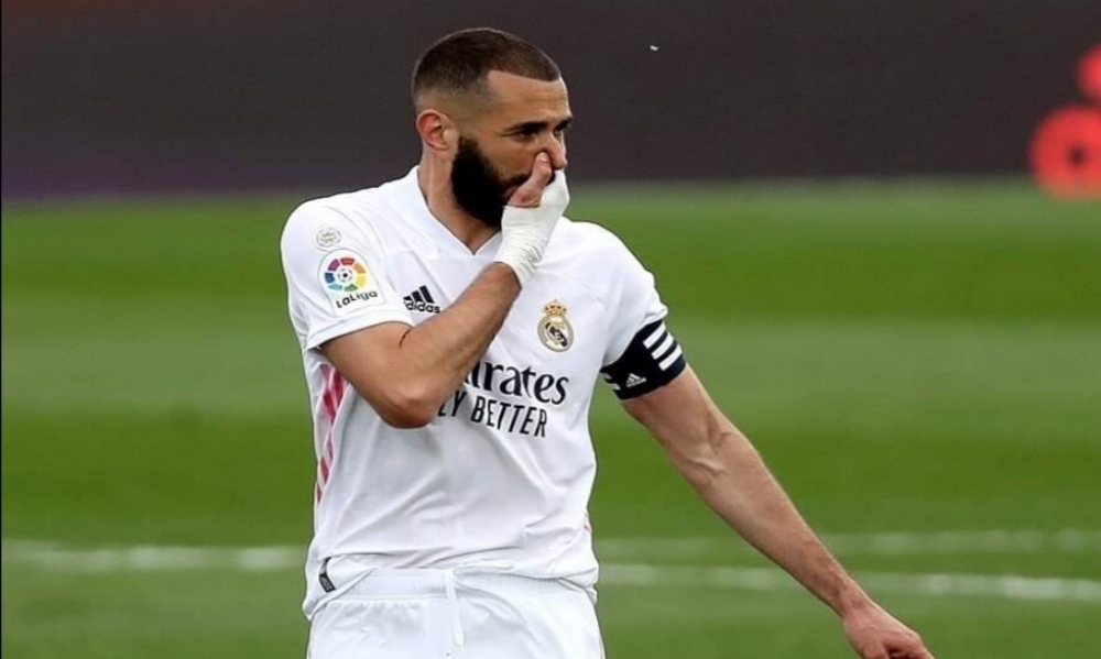 ريال مدريد يعلن إصابة كريم بنزيما بكورونا