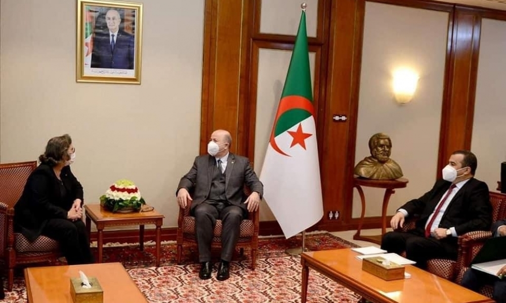 الوزير الأول الجزائري يستقبل وزيرة الصناعة والطاقة والمناجم  