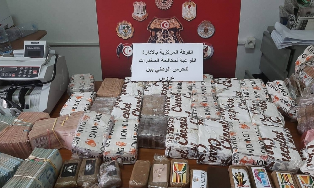 بن عروس-صور: تفكيك شبكة دولية تقوم بتوريد المخدرات من الجزائر وحجز 141 صفيحة "زطلة" 