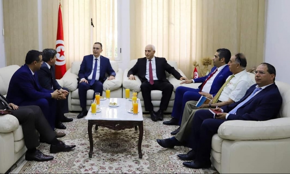  باجة: وزير أملاك الدّولة يعلن عن تمكين العاطلين عن العمل من أصحاب الشهائد العليا وغيرهم من مقاسم فلاحية على مساحة 400 هك