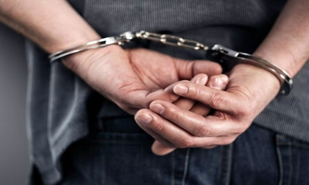 قفصة:منها 4 إصابات خطيرة.. منحرف يقتحم مركز للأمن ويعتدي  على 6 أعوان بالعنف الشديد