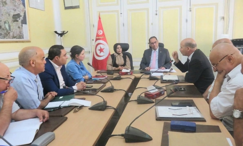 جلسة عمل حول الشركات الاهلية بولاية تونس تحت عنوان"التحديات الراهنة والحلول الممكنة"